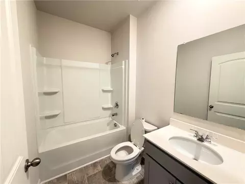 Bath - 40 Berkeley Trce, Braselton, GA 30517 photo 1 of 4