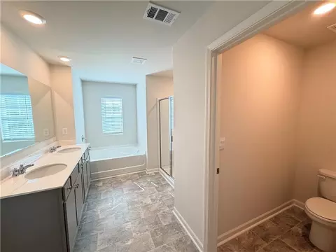 Bath - 40 Berkeley Trce, Braselton, GA 30517 photo 3 of 4