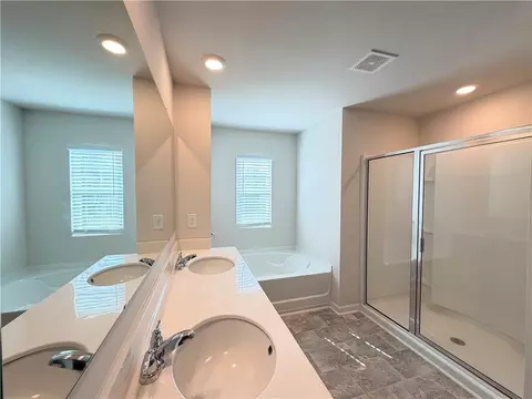 Bath - 40 Berkeley Trce, Braselton, GA 30517 photo 2 of 4