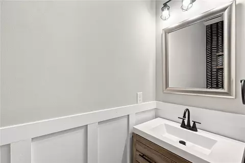 Bath - 360 May Ln, Carnesville, GA 30521 photo 1 of 4