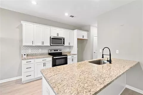 Kitchen - 360 May Ln, Carnesville, GA 30521 photo 4 of 4