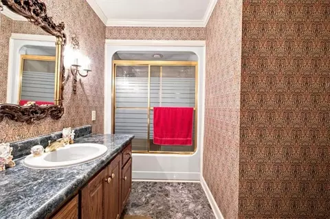 Bath - 7397 Cave Spring Rd SW, Cave Spring, GA 30124 photo 3 of 4