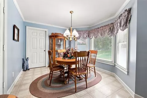 Dining - 7397 Cave Spring Rd SW, Cave Spring, GA 30124 photo 2 of 3