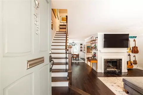 135 Woodmere Sq NW, Atlanta, GA 30327