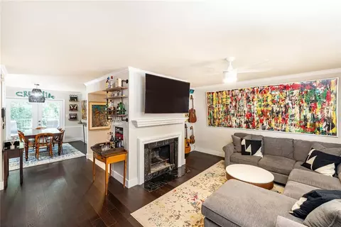 135 Woodmere Sq NW, Atlanta, GA 30327