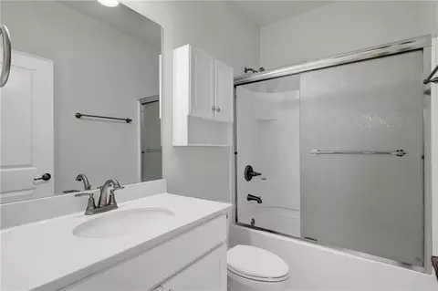 Bath - 3898 Heirloom Loop Ct, Buford, GA 30519 photo 4 of 4