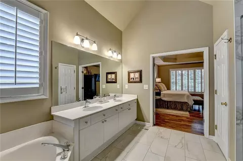 Bath - 4196 Cami Way NE, Buford, GA 30519 photo 4 of 9