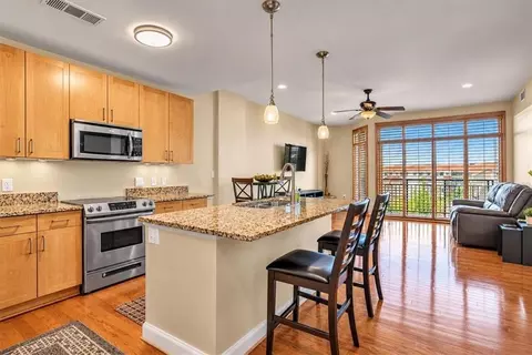 711 Cosmopolitan Dr NE #403, Atlanta, GA 30324