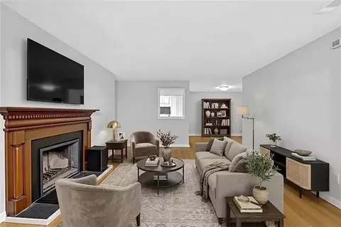 1004 Vicksburg Pl, Atlanta, GA 30350