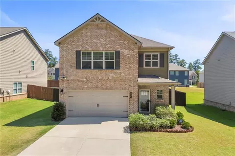 664 Lakehaven Ln, Loganville, GA 30052