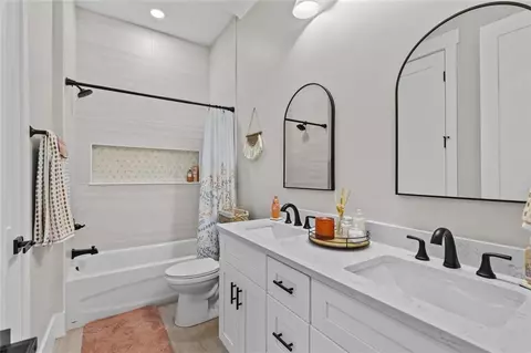 Bath - 825 Arch Tanner Rd, Bethlehem, GA 30620 photo 4 of 6