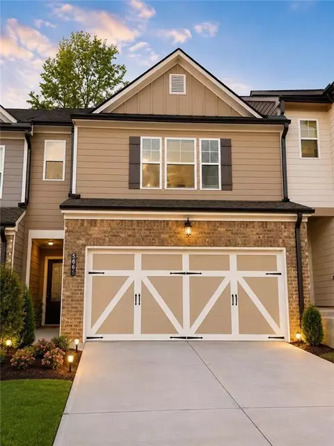 5665 Overview Dr, Flowery Branch, GA 30542