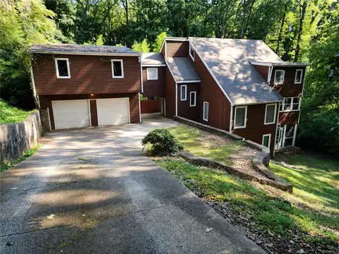 258 Kenilworth Cir, Stone Mountain, GA 30083
