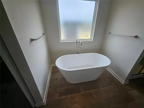 Bath - 86 Jacoby Dr, Fairburn, GA 30213 photo 5 of 7