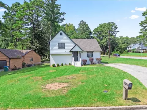 9386 Woodknoll Ln, Jonesboro, GA 30238