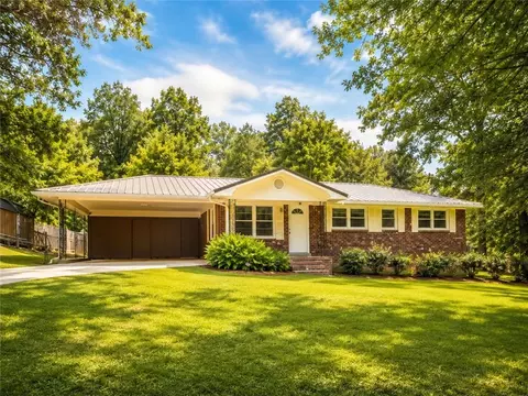 203 Briarwood Dr, Dallas, GA 30132