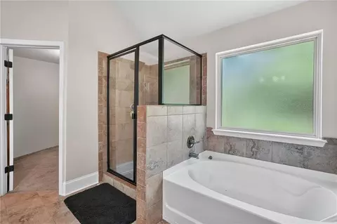 Bath - 993 Bentley Estate Dr, Dacula, GA 30019 photo 2 of 3