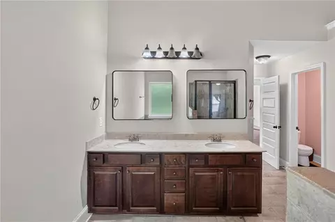 Bath - 993 Bentley Estate Dr, Dacula, GA 30019 photo 1 of 3