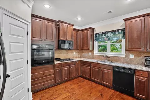 Kitchen - 993 Bentley Estate Dr, Dacula, GA 30019 photo 2 of 3
