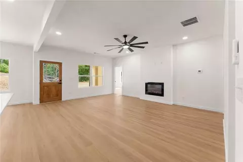 Living - 4635 Perry Rd, Gainesville, GA 30506 photo 3 of 9