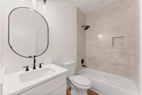 Bath - 4635 Perry Rd, Gainesville, GA 30506 photo 6 of 6
