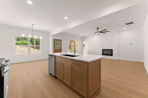 Living - 4635 Perry Rd, Gainesville, GA 30506 photo 1 of 9
