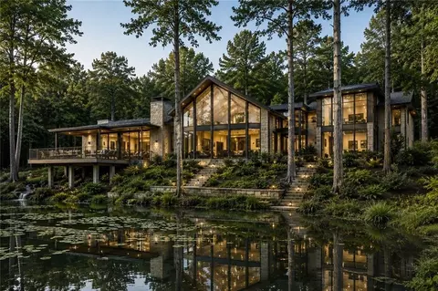 2518 W Wesley Rd NW, Atlanta, GA 30327