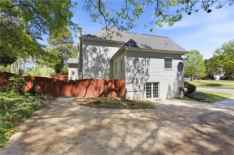 Exterior - 2255 Pinehaven Ct SW, Grayson, GA 30017 photo 5 of 9