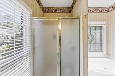 Bath - 2255 Pinehaven Ct SW, Grayson, GA 30017 photo 3 of 8