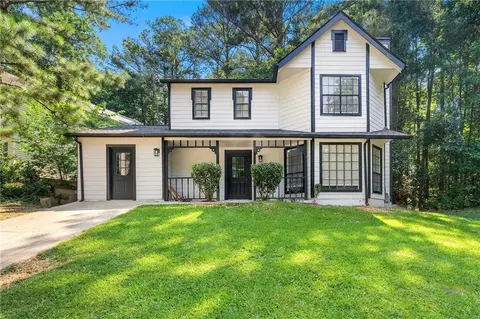 534 Woodcrest Manor Dr, Stone Mountain, GA 30083