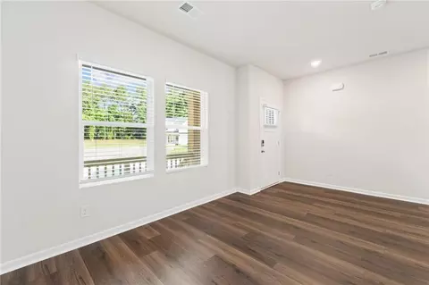 Living - 302 Hudson Ct, Jackson, GA 30233 photo 1 of 3