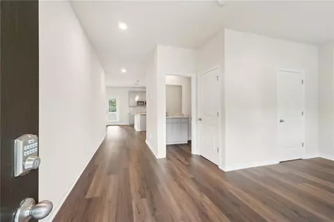 Entry Way - 302 Hudson Ct, Jackson, GA 30233 photo 1 of 2