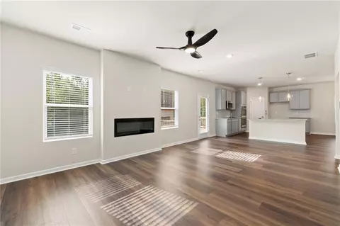 Living - 302 Hudson Ct, Jackson, GA 30233 photo 2 of 3