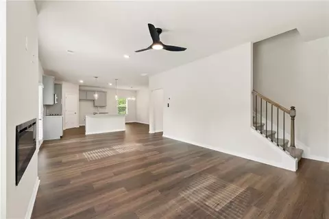 Living - 302 Hudson Ct, Jackson, GA 30233 photo 3 of 3