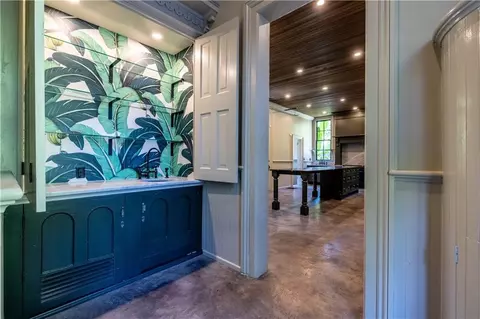 Entry Way - 906 E 2nd Ave E, Rome, GA 30161 photo 6 of 10