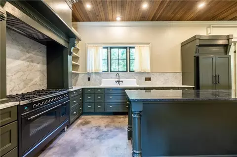 Kitchen - 906 E 2nd Ave E, Rome, GA 30161 photo 2 of 3
