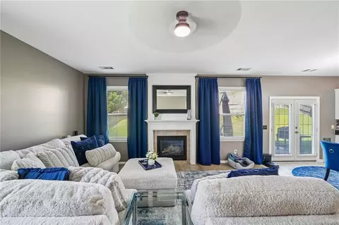 Living - 105 Sagebrush Trl, Covington, GA 30014 photo 2 of 3