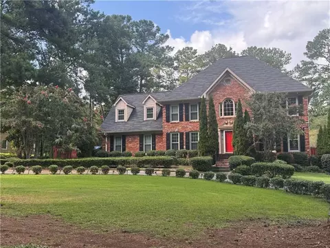 290 Dix Lee On Dr, Fayetteville, GA 30214