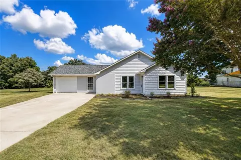 2725 Milton Bryan Dr, Loganville, GA 30052