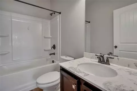 Bath - 142 Madison St, Canton, GA 30115 photo 4 of 6