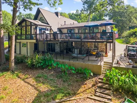 5823 Lakeshore Dr, Buford, GA 30518
