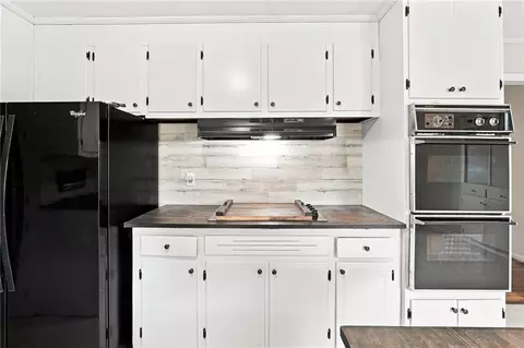 Kitchen - 7018 Highway 27, Buchanan, GA 30113 photo 6 of 7