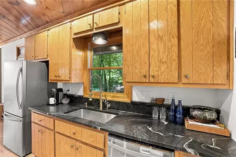 Kitchen - 676 Alpine Dr, Jasper, GA 30143 photo 2 of 3