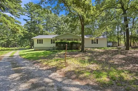 556 Auburn Rd, Auburn, GA 30011