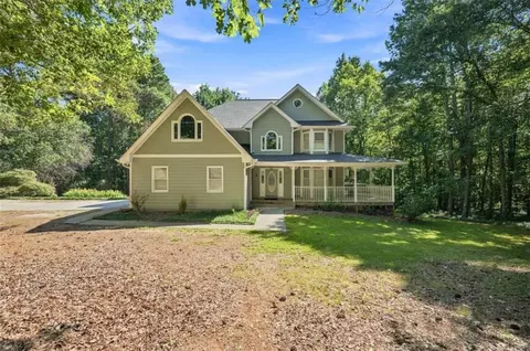 558 Auburn Rd, Auburn, GA 30011