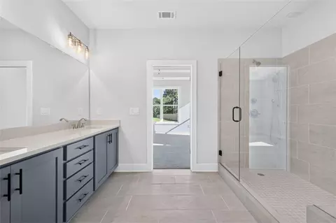 Bath - 4779 E Reed Rd, Gainesville, GA 30507 photo 3 of 7