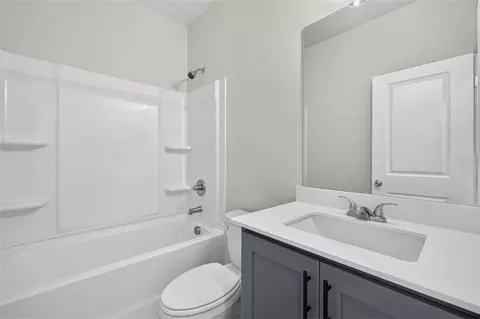 Bath - 4779 E Reed Rd, Gainesville, GA 30507 photo 6 of 7