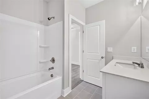 Bath - 4779 E Reed Rd, Gainesville, GA 30507 photo 5 of 7