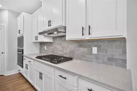 Kitchen - 4779 E Reed Rd, Gainesville, GA 30507 photo 5 of 9