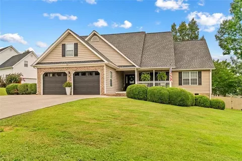 209 Vineyard Dr, Tunnel Hill, GA 30755
